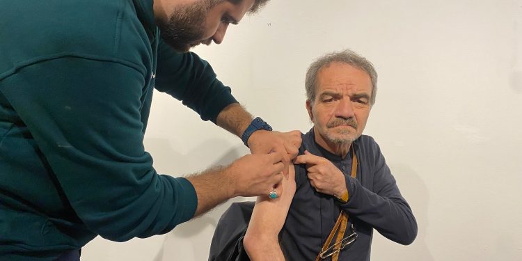 تزریق واکسن آنفولانزا برای هنرمندان پیشکسوت