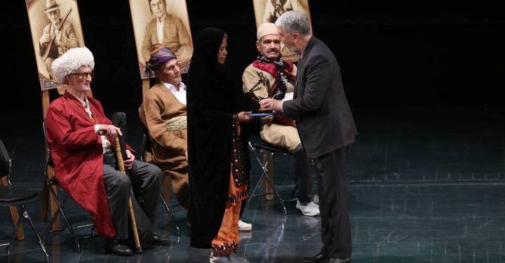 تجلیل از 2 عضو موسسه هنرمندان پیشکسوت در اختتامیه جشنواره موسیقی فجر