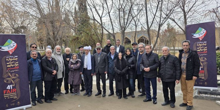 جشنواره موسیقی فجر با گلباران مزار هنرمندان آسمانی آغاز شد